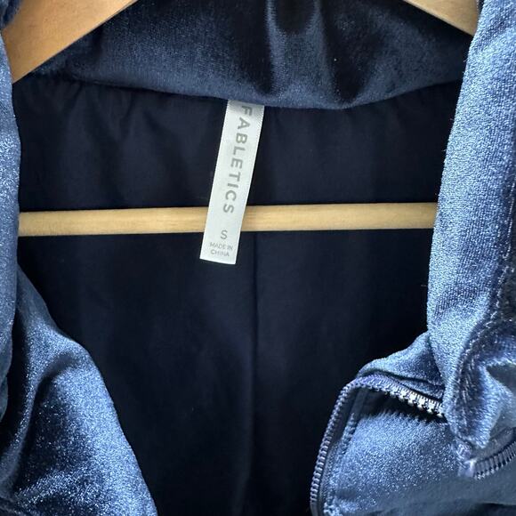 Fabletics Wander Velour Cropped Puffer Jacket- Women's Size Small - Picture 6 of 6